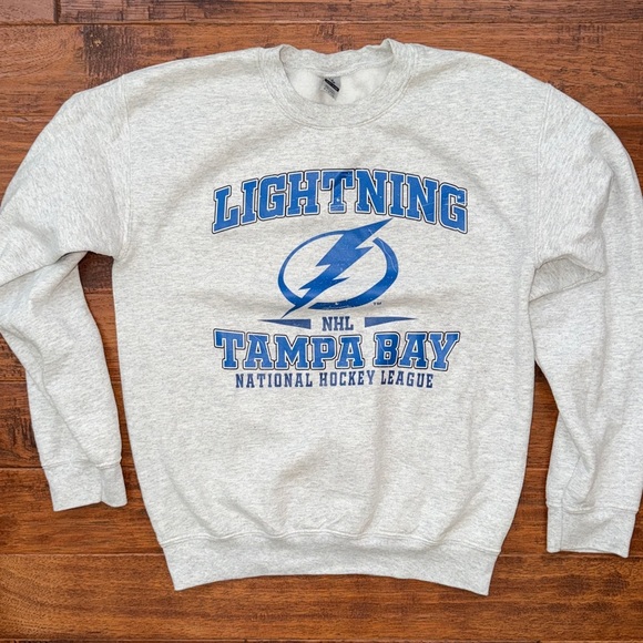 Gildan Tampa Bay Lightning Heavy Blend Gray Sweatshirt, size small - Picture 1 of 5